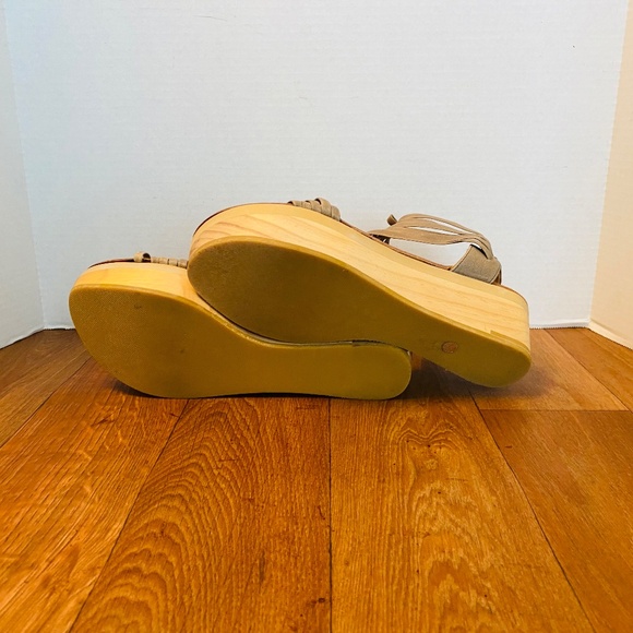 COCLICO Tan Sandals - Picture 4 of 7